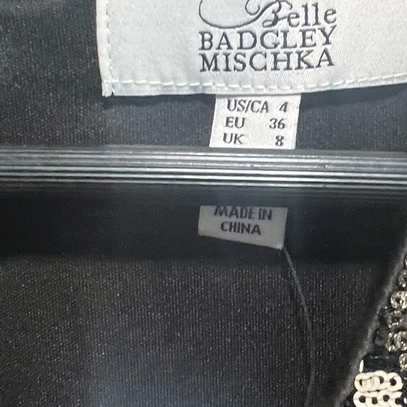 Belle Badgley Mischka Silver Gray
Sequin Leopard Cocktail V-Neck
Party D… - Picture 7 of 7